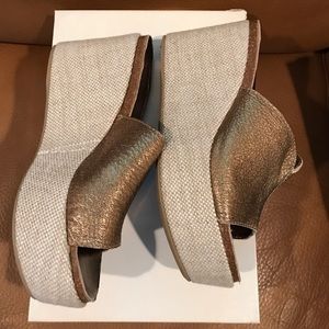 Bronze metallic wedge slides
